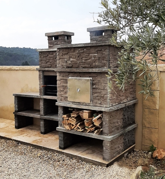 Picture of Cast Stone Barbecue With Wood Fired Oven AV280F